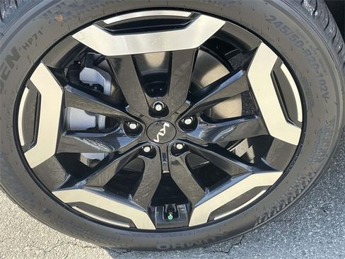 New 2025 Kia Telluride S image 14