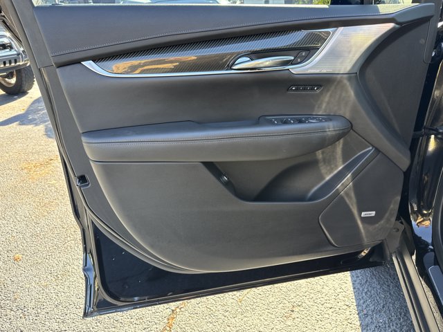 Used 2022 Cadillac XT6 Sport w/ LPO, ONYX Package AWD/4WD image 11