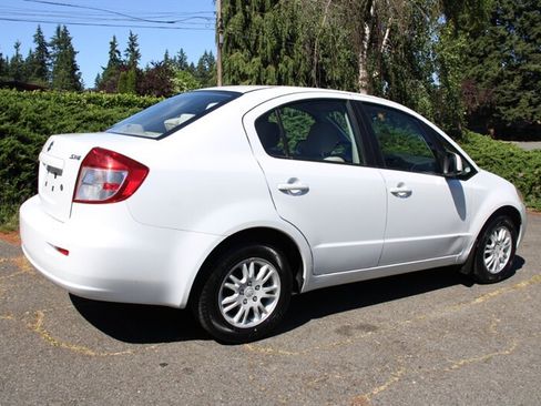 Used 2012 Suzuki SX4 LE FWD image 3