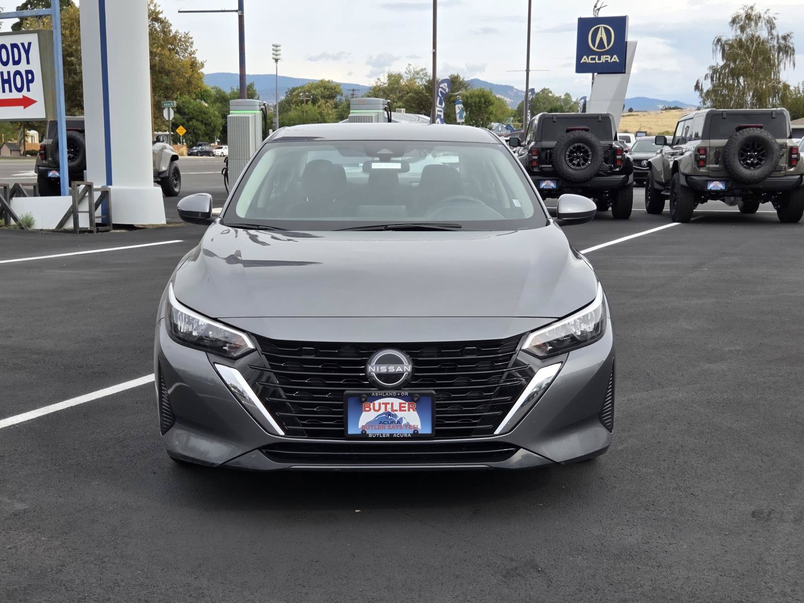 Used 2025 Nissan Sentra SV FWD image 2