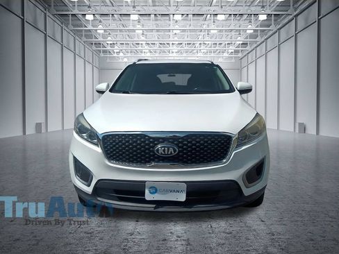 Used 2017 Kia Sorento AWD w/ LX Convenience Package image 2