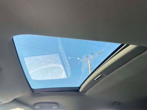 Used 2017 Ford Explorer XLT image 8