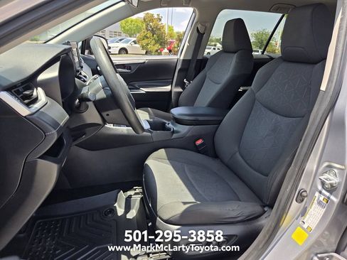 Used 2022 Toyota RAV4 XLE FWD image 9