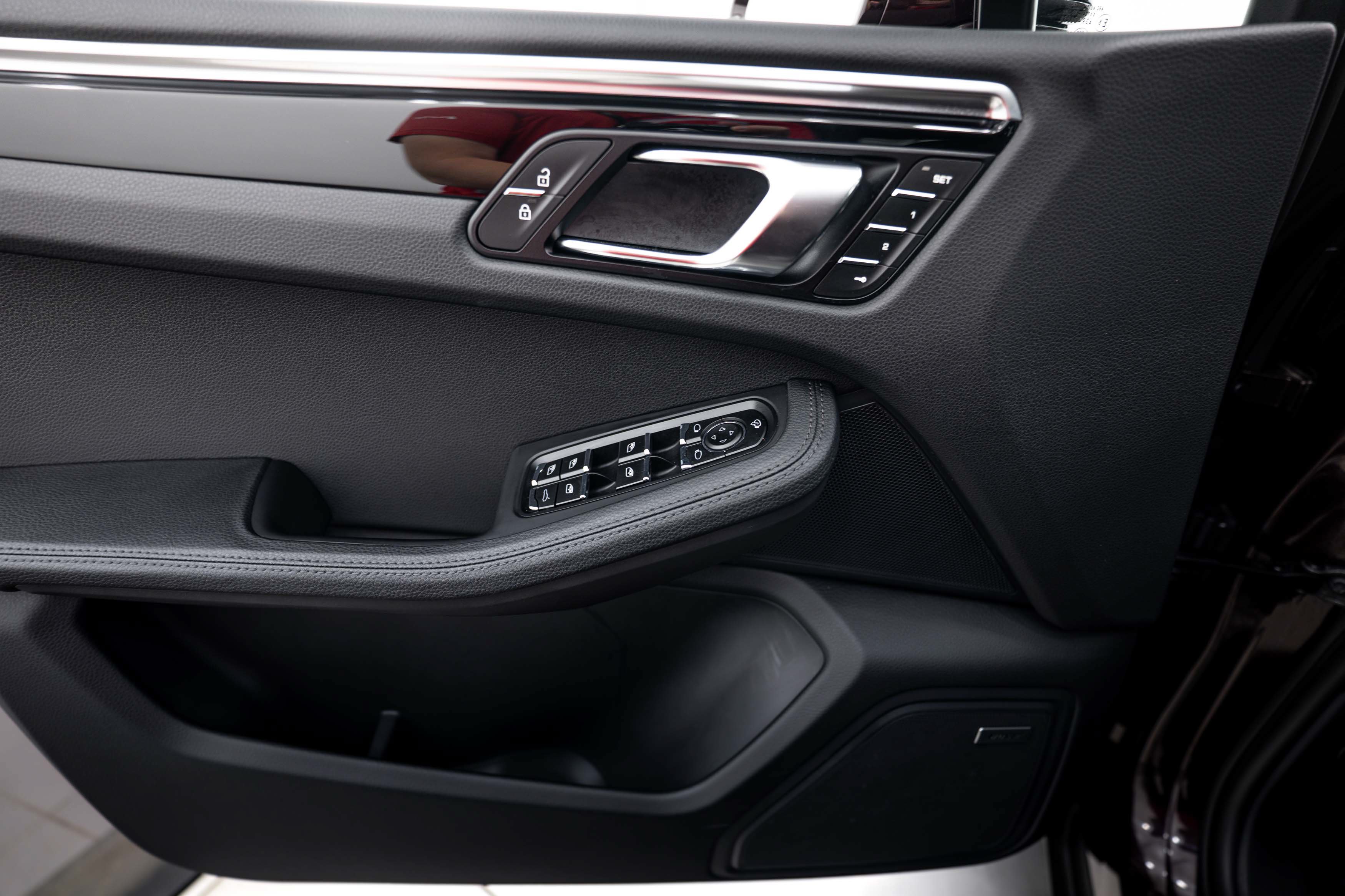 Certified 2023 Porsche Macan AWD/4WD image 15