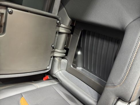 Used 2022 GMC Sierra 1500 AT4 w/ AT4 Premium Package image 14