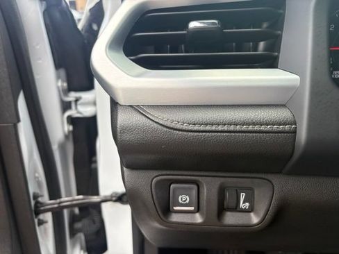 Used 2021 GMC Acadia SLE w/ Driver Convenience Package FWD image 35