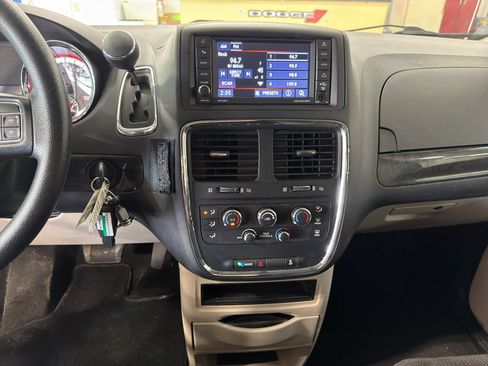 Used 2019 Dodge Grand Caravan SE FWD image 7