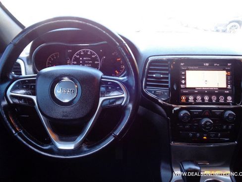 Used 2021 Jeep Grand Cherokee Laredo w/ Trailer Tow Group IV image 11