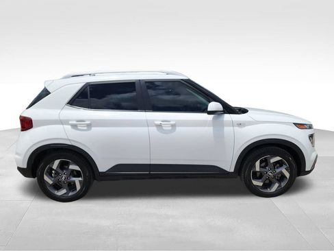 Used 2024 Hyundai Venue SEL FWD image 8