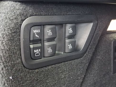 Used 2022 BMW X7 xDrive40i w/ M Sport Package AWD/4WD image 33