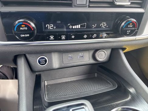 Used 2023 Nissan Rogue SV image 21