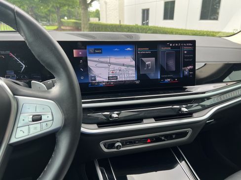Used 2023 BMW X7 xDrive40i w/ Premium Package AWD/4WD image 18