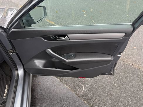 Used 2015 Volkswagen Passat 1.8T Limited Edition image 12