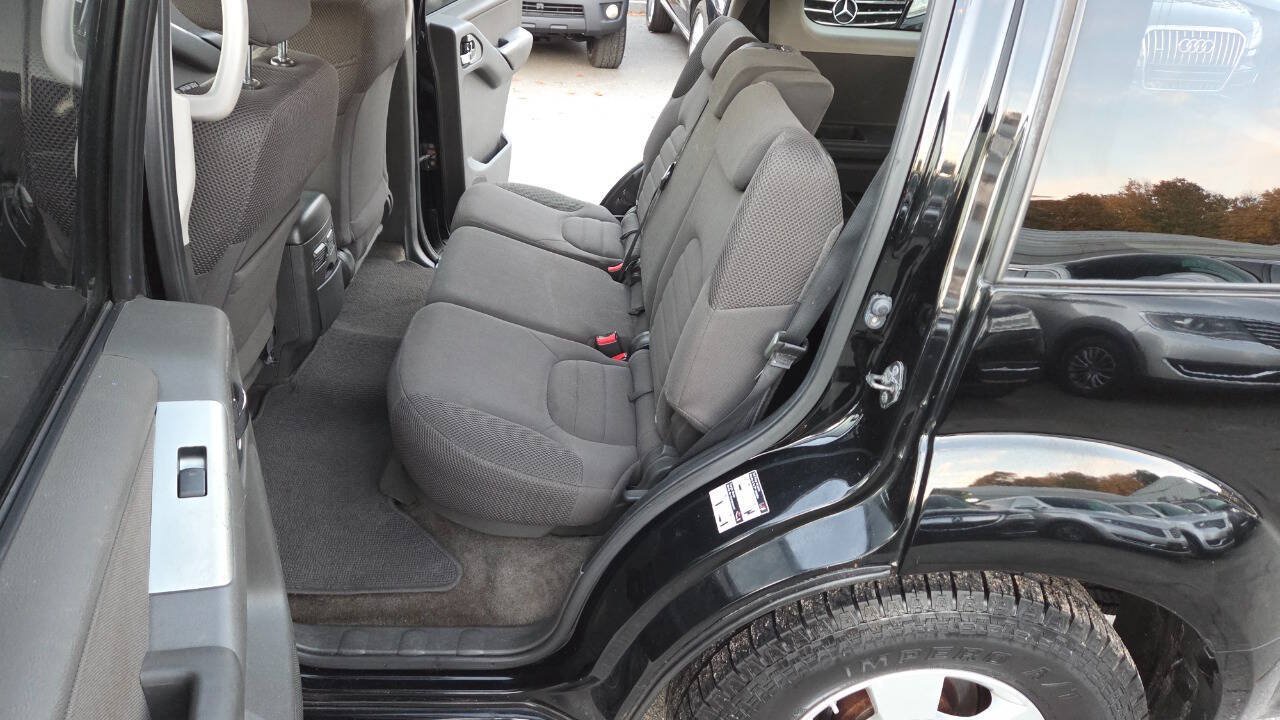 Used 2011 Nissan Pathfinder S AWD/4WD image 33