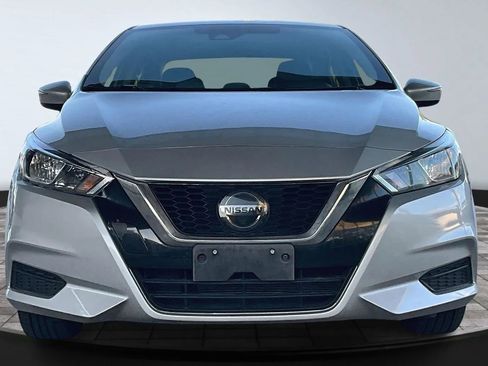Used 2020 Nissan Versa SV image 2