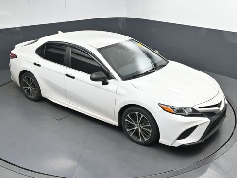 Certified 2020 Toyota Camry SE image 31