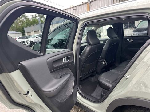 Certified 2025 Volvo XC40 B5 Plus AWD/4WD image 17