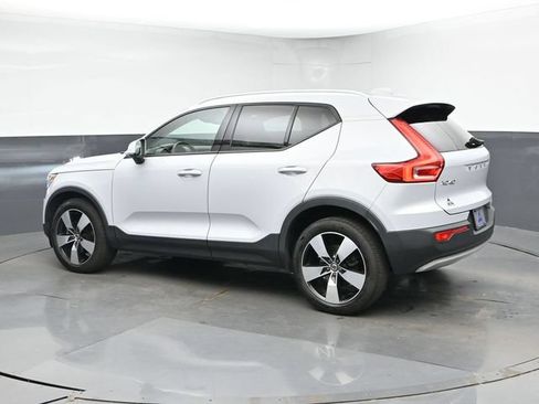 Used 2022 Volvo XC40 T4 Momentum FWD image 7