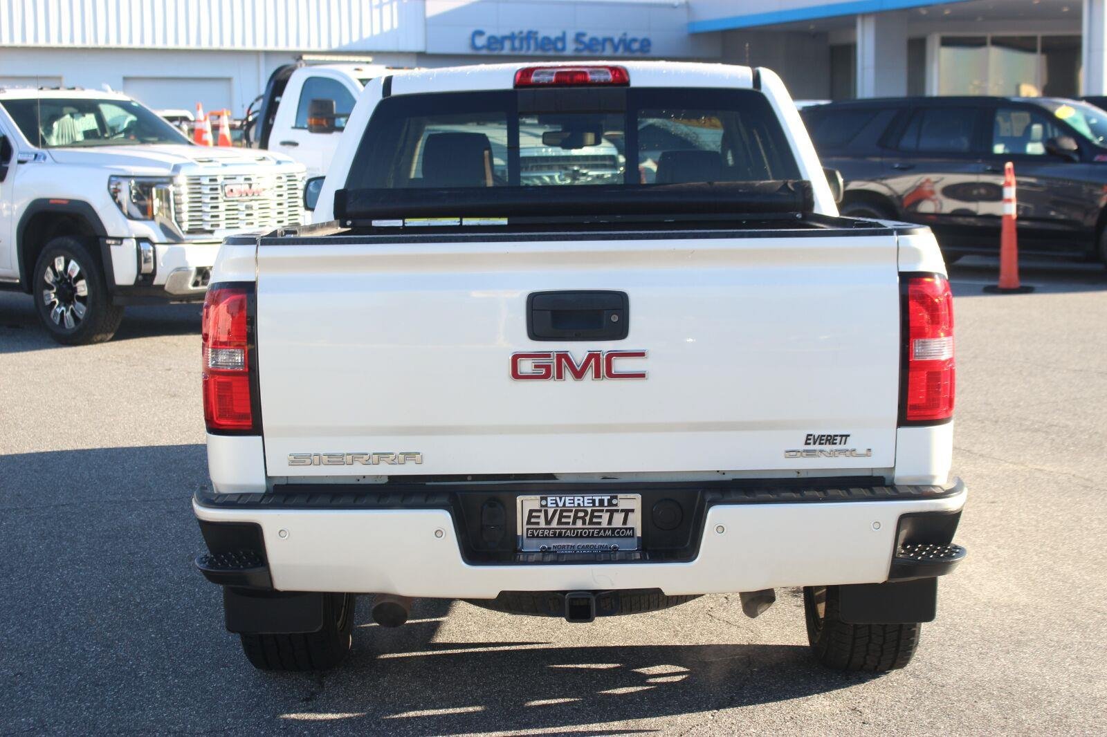 Used 2015 GMC Sierra 1500 Denali w/ Driver Alert Package AWD/4WD image 6