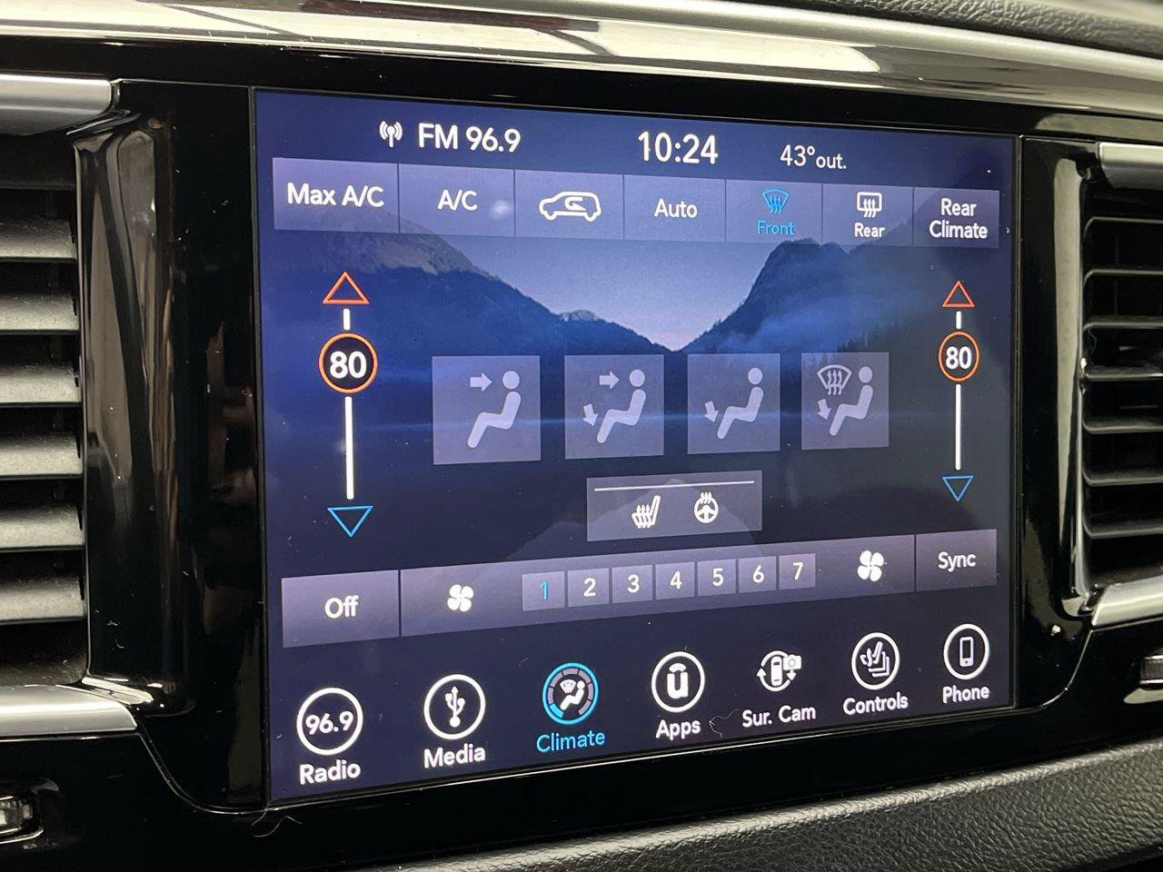 Used 2018 Chrysler Pacifica Touring-L Plus FWD image 19