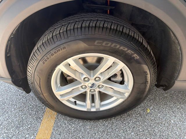 Used 2021 Ford Explorer XLT AWD/4WD image 37