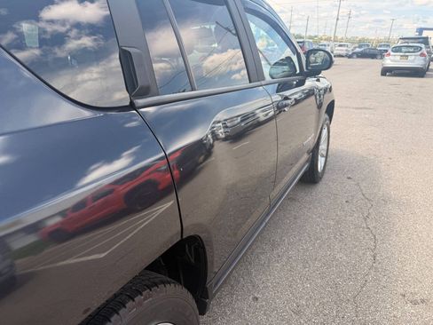 Used 2014 Jeep Compass Latitude w/ Sun/Sound Group AWD/4WD image 28