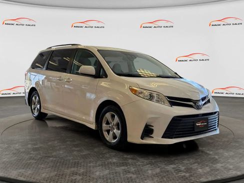 Used 2019 Toyota Sienna LE FWD image 3