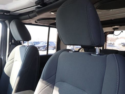 Used 2019 Jeep Wrangler Unlimited Sport S image 33