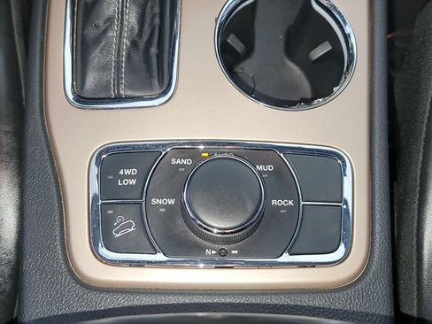 Used 2016 Jeep Grand Cherokee Limited AWD/4WD image 24