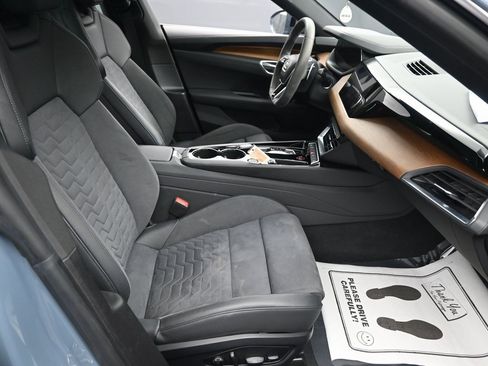 Used 2022 Audi e-tron GT Premium Plus image 35