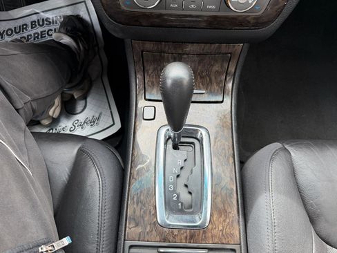 Used 2010 Cadillac DTS Luxury image 24