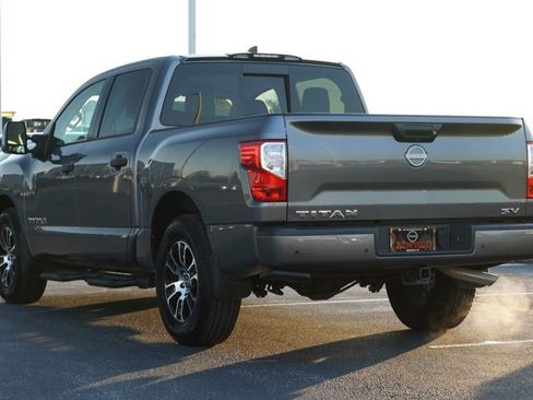 Used 2024 Nissan Titan SV w/ SV Convenience Package image 7