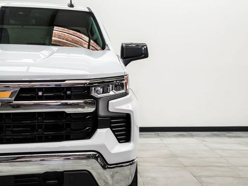 Used 2022 Chevrolet Silverado 1500 LT AWD/4WD image 4