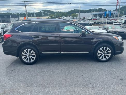 Used 2017 Subaru Outback 3.6R Touring image 4