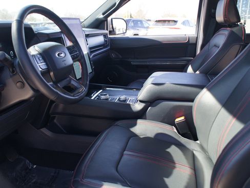 Used 2024 Ford Expedition Limited image 15