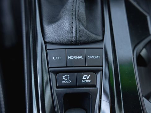 Certified 2025 Toyota Camry SE w/ Convenience Package image 21