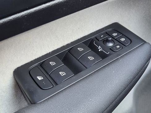 Used 2026 Volvo XC40 B5 Plus w/ Protection Package Premier image 31