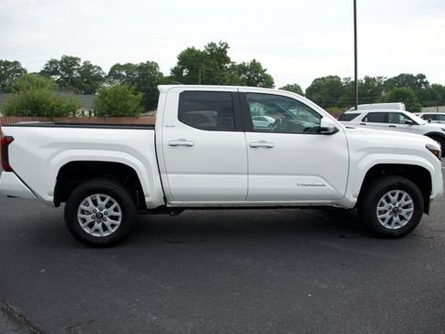 Used 2026 Toyota Tacoma SR5 AWD/4WD image 9