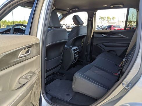 New 2025 Jeep Grand Cherokee Laredo image 33