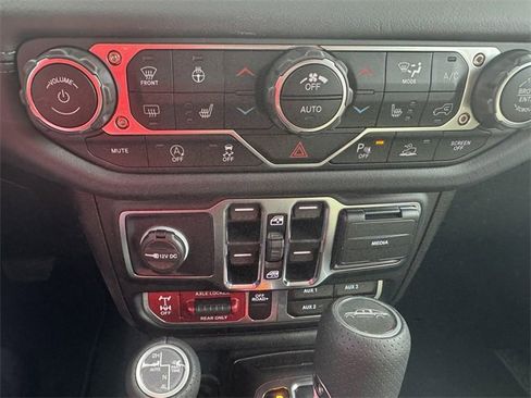 New 2025 Jeep Gladiator Mojave image 29