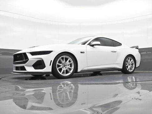 Used 2025 Ford Mustang GT RWD image 25