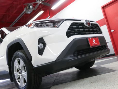 Used 2021 Toyota RAV4 XLE w/ Convenience Package FWD image 24