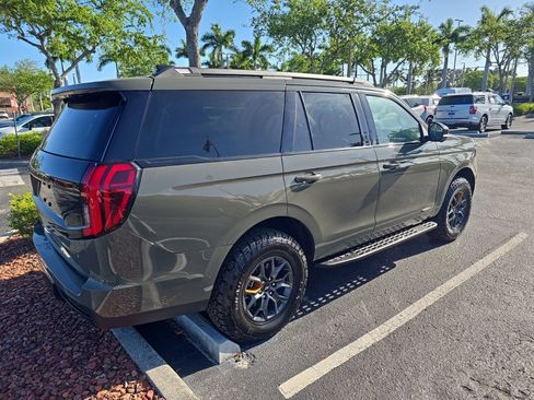 Used 2025 Ford Expedition Tremor image 3