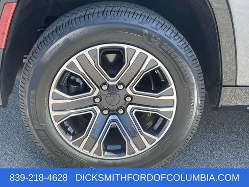 Used 2024 Jeep Wagoneer Series II w/ HD Trailer Tow Package image 7