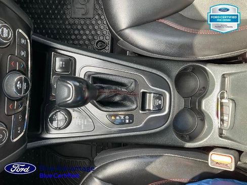 Used 2022 Jeep Cherokee Trailhawk image 2