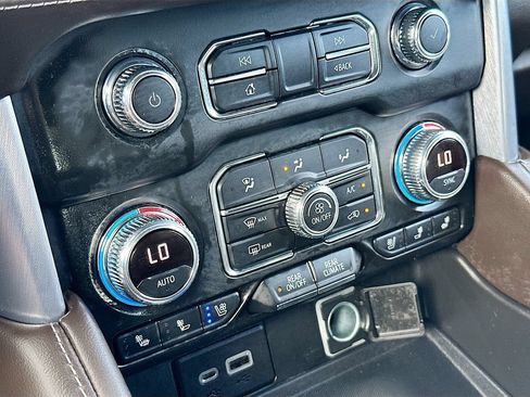 Used 2021 GMC Yukon SLT w/ SLT Premium Package RWD image 16