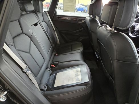 Used 2025 Porsche Macan image 20