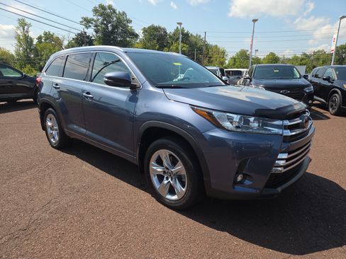 Certified 2019 Toyota Highlander Limited AWD/4WD image 1