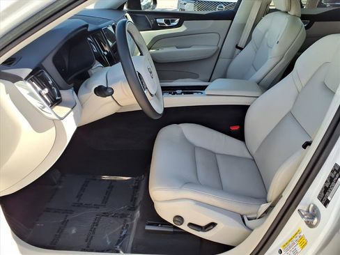 Certified 2023 Volvo XC60 B5 Plus image 21