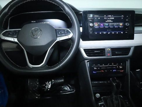 Used 2025 Volkswagen Taos SE image 30